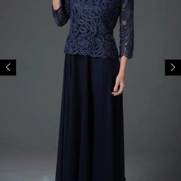 Off shoulder lace layers of the bodice makes an airy elegant gown size small. - Picture 2 of 3